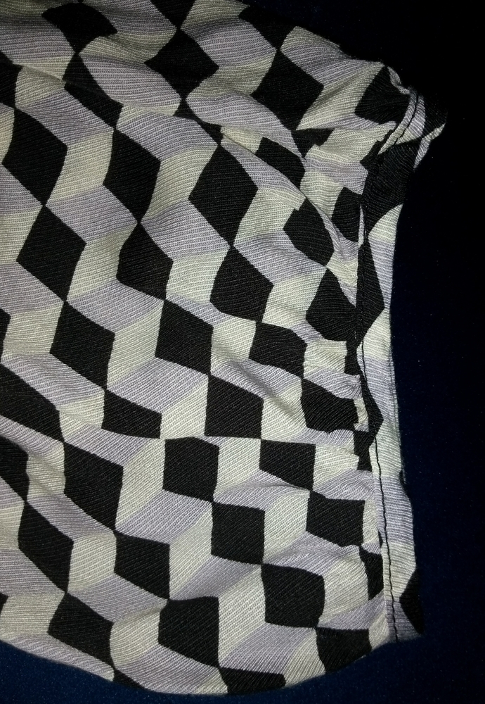 Prism Block Blouse with Slit on Upper-Arm Sleeves
